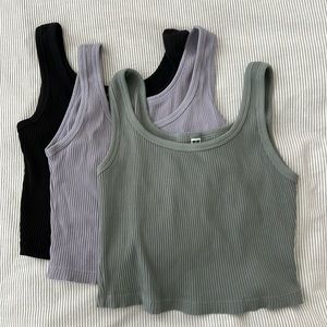 Uniqlo crop top - set of 3
